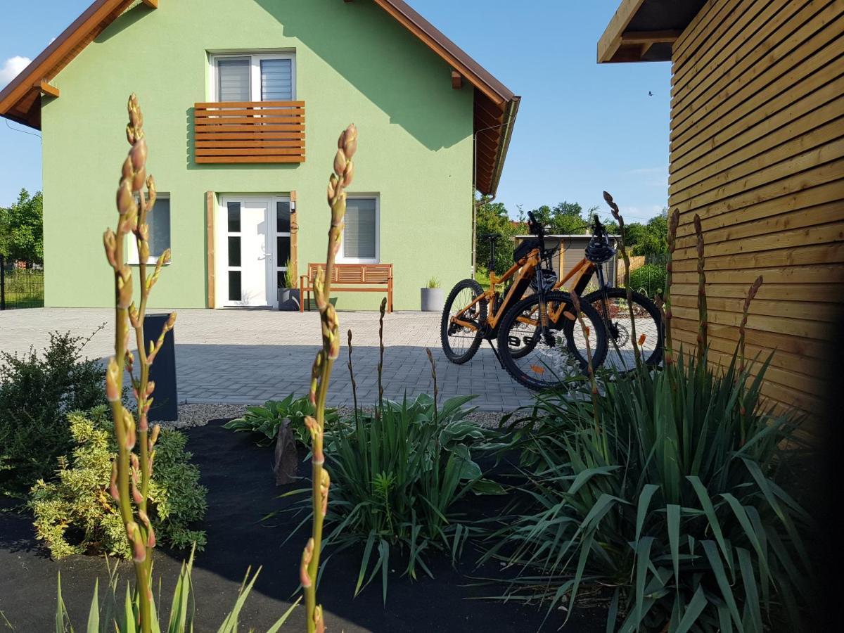 Holiday Home Znojmo W/ Wellness & Wine Zewnętrze zdjęcie
