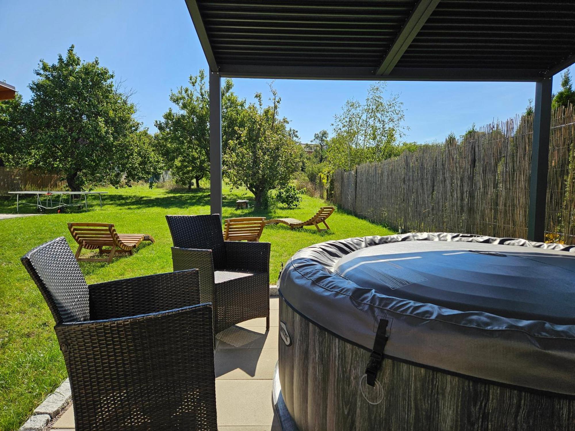 Holiday Home Znojmo W/ Wellness & Wine Zewnętrze zdjęcie